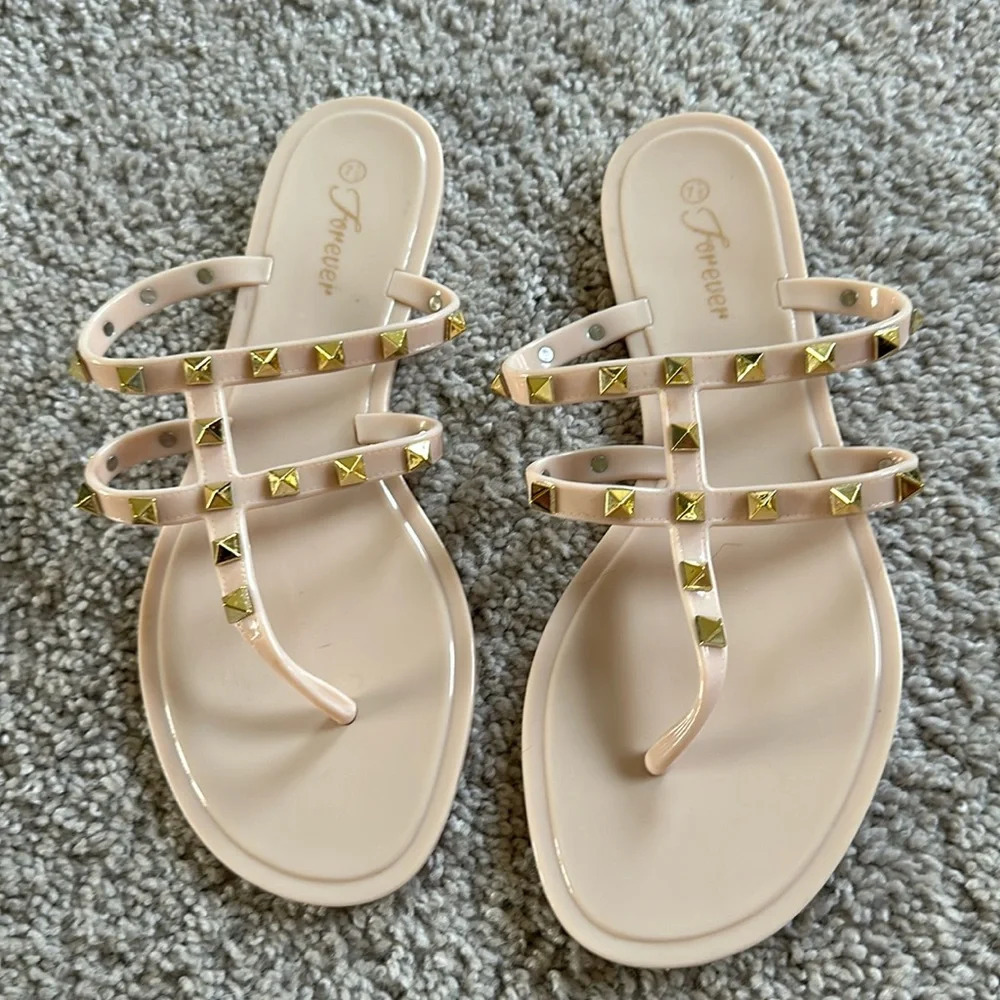 Jelly slide sandals w/stud details